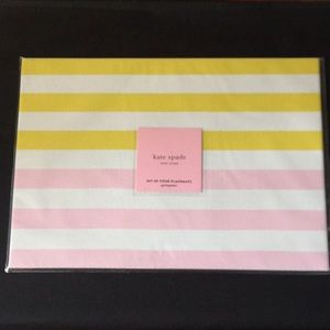 Kate Spade ♠️ placemats
Set of 4 placemats